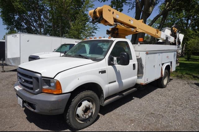Image of Ford F-550 equipment image 1