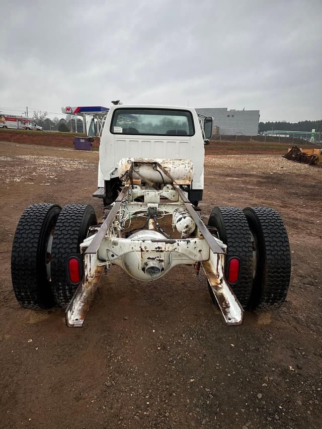 Image of Ford F700 equipment image 3