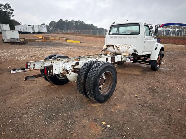 Image of Ford F700 equipment image 4