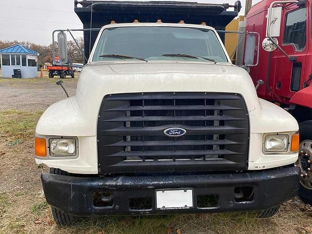 Image of Ford F700 equipment image 4