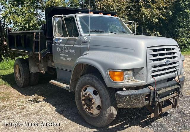 Image of Ford F700 equipment image 2