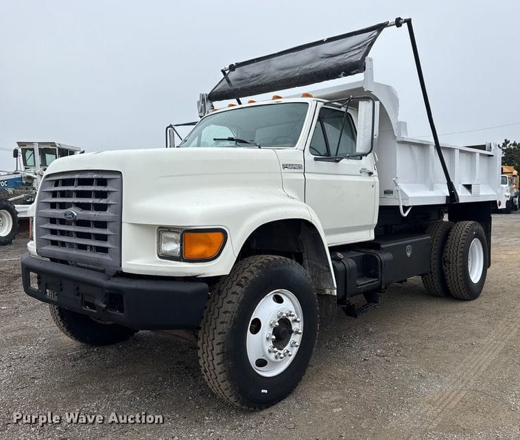 1998 Ford F-700 Equipment Image0