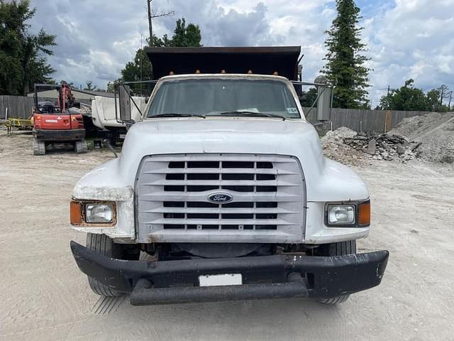 Image of Ford F700 equipment image 4