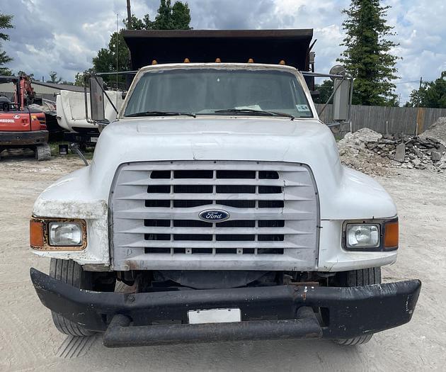 Image of Ford F700 equipment image 1