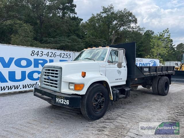 Image of Ford F-700 equipment image 1