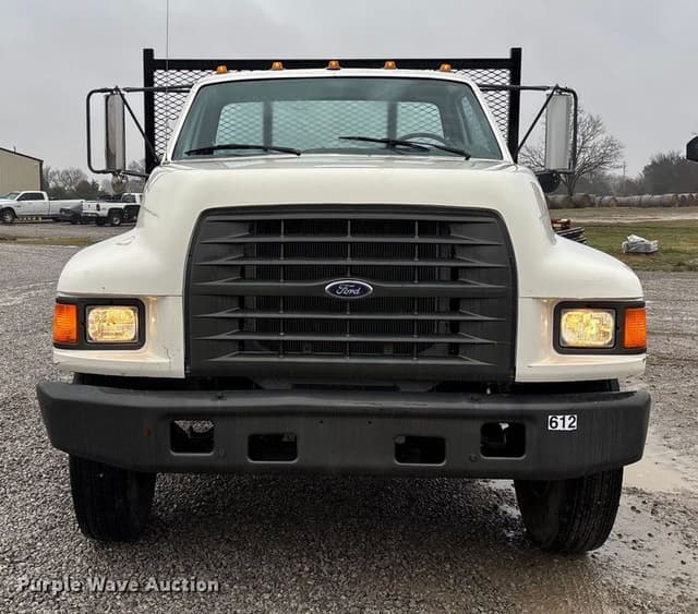 Image of Ford F700 equipment image 1