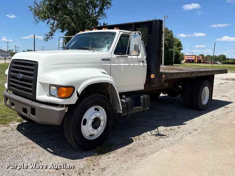 1998 Ford F-700 Equipment Image0