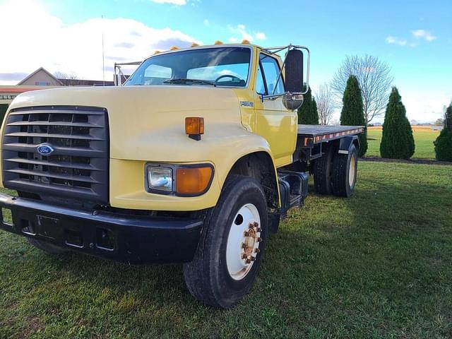 Image of Ford F700 equipment image 1