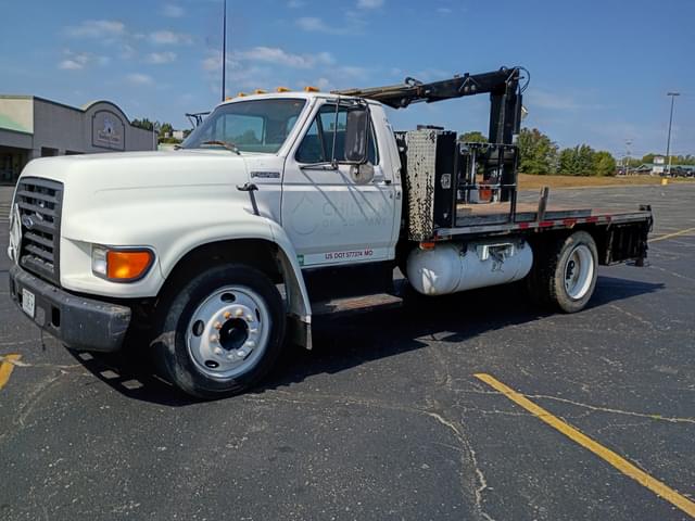 Image of Ford F-700 equipment image 1