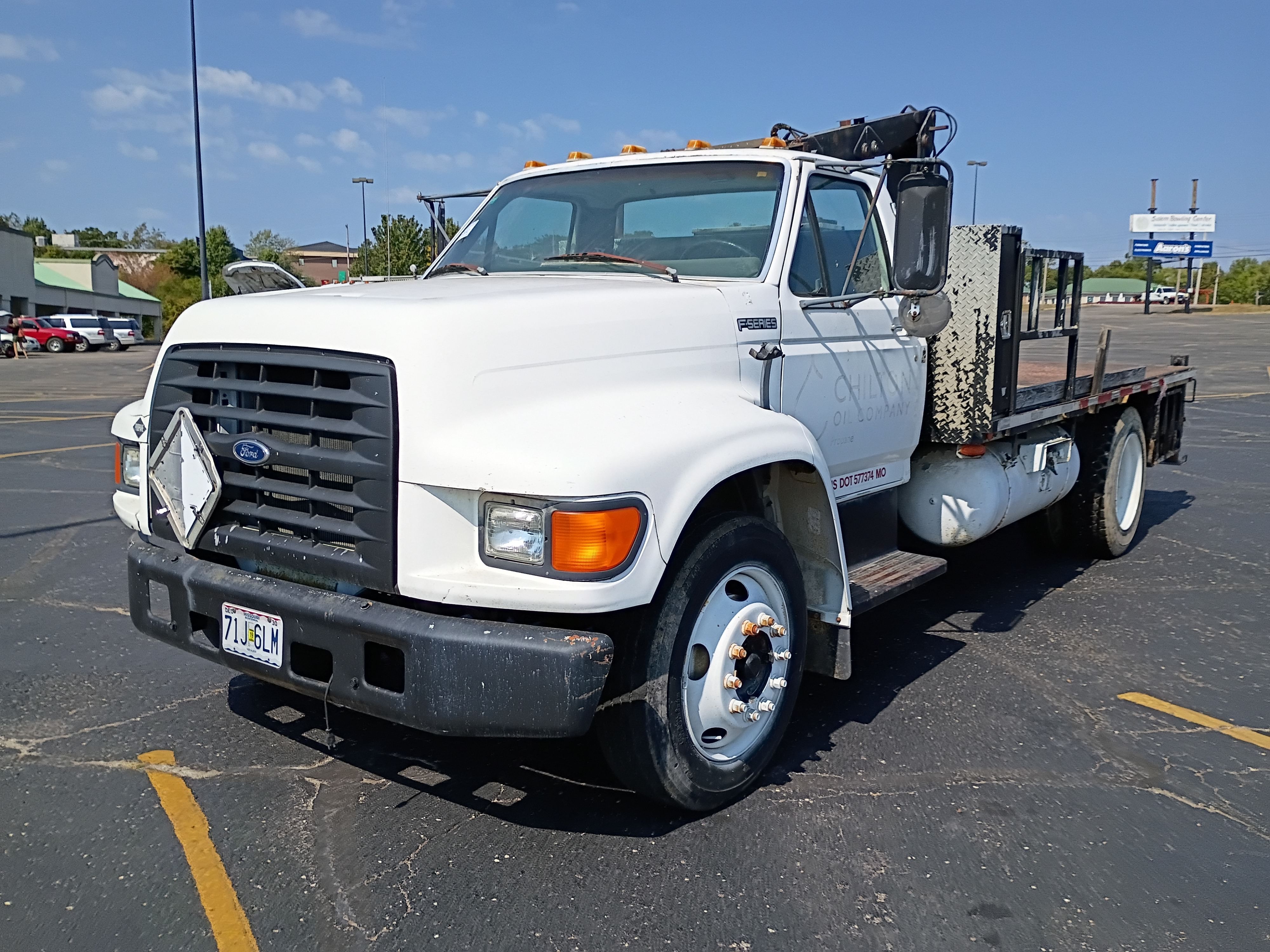 1998 Ford F-700 Equipment Image0