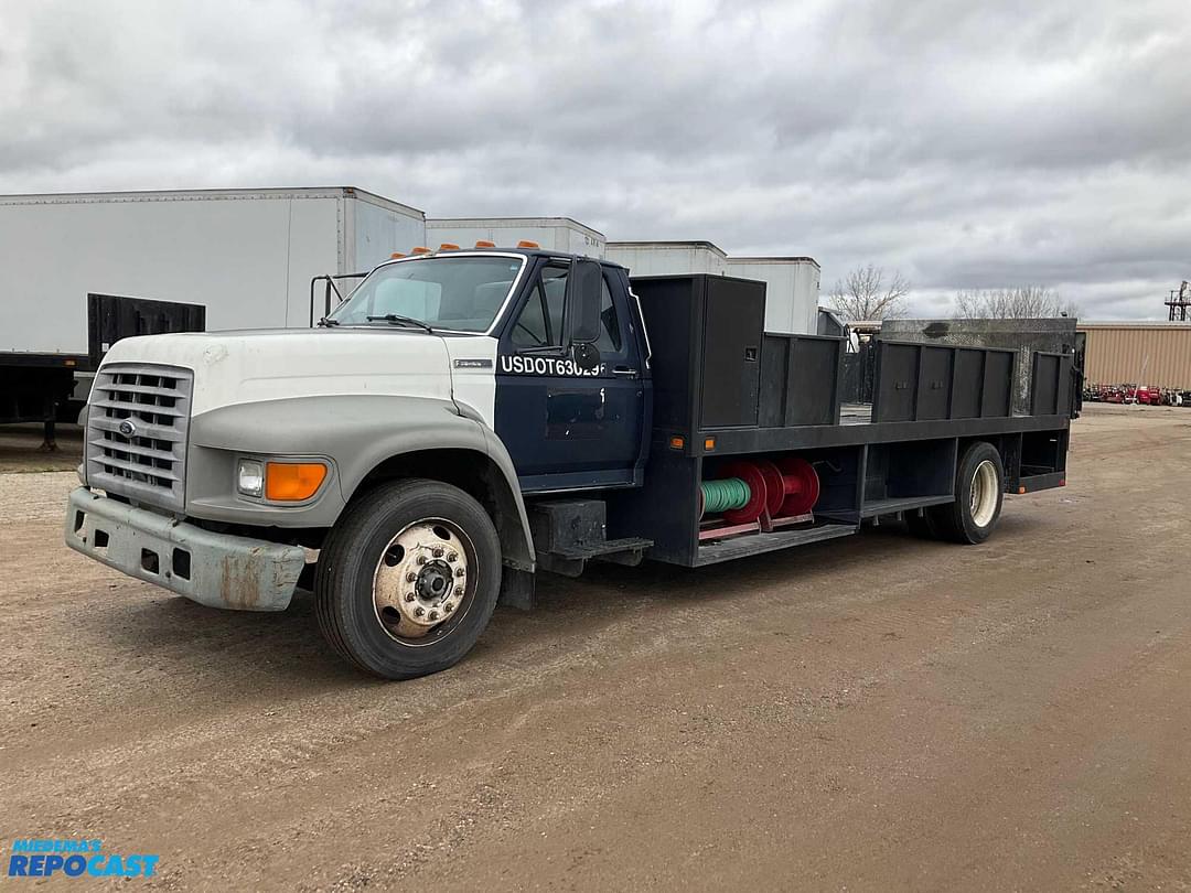 Image of Ford F-700 Primary image