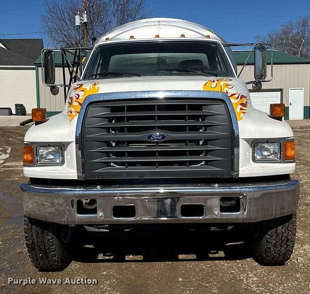 Image of Ford F700 equipment image 1