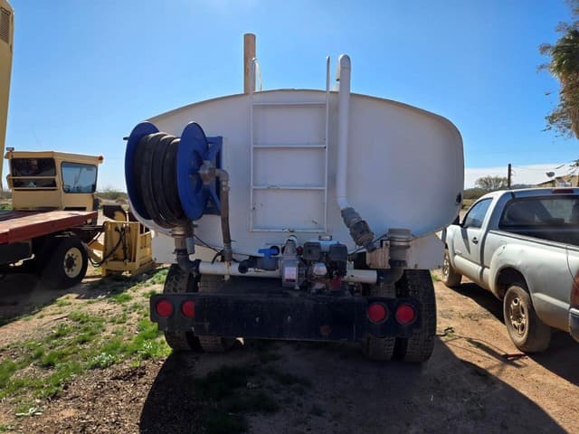 Image of Ford F-800 equipment image 4