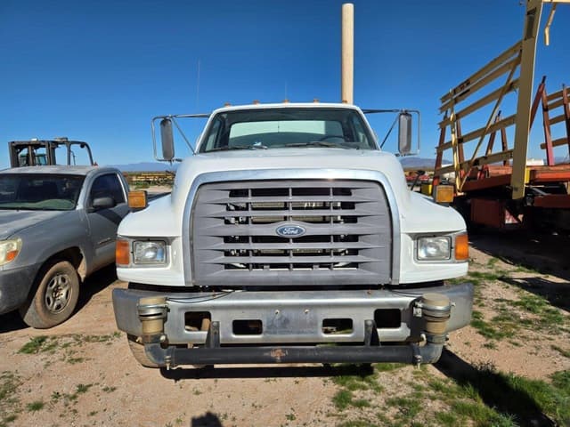 Image of Ford F-800 equipment image 1