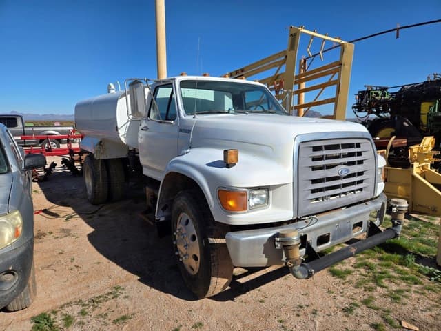 Image of Ford F-800 equipment image 2