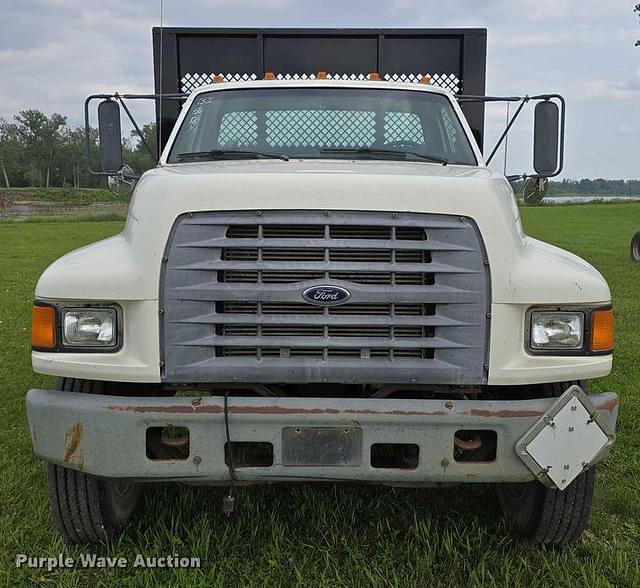Image of Ford F-800 equipment image 1