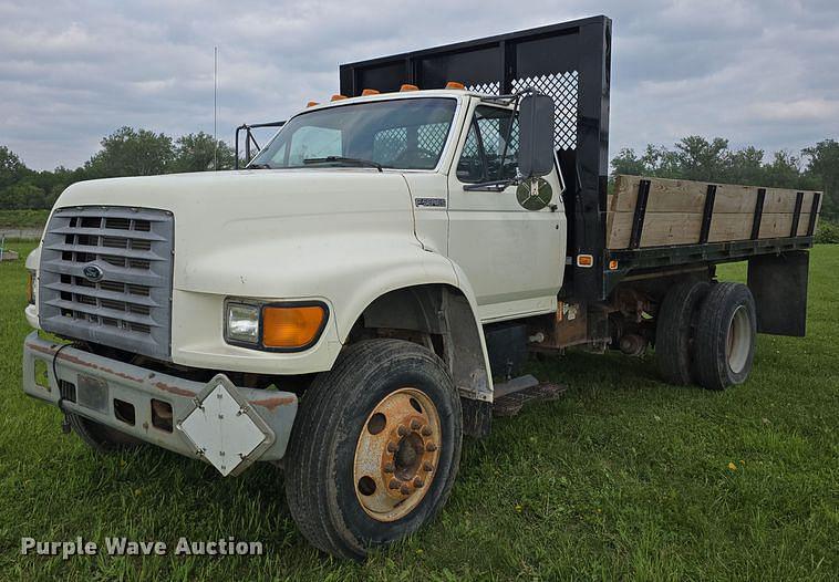 Image of Ford F-800 Primary image
