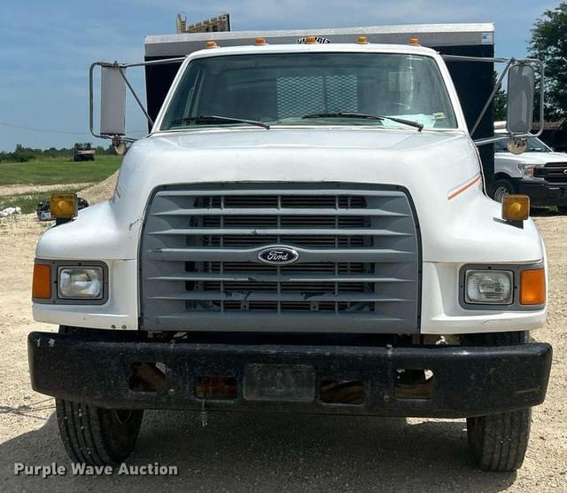 Image of Ford F-800 equipment image 1