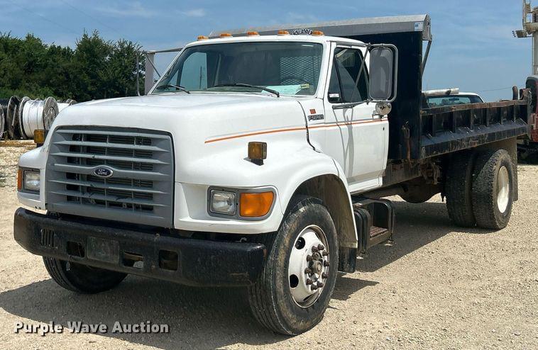 Image of Ford F-800 Primary image