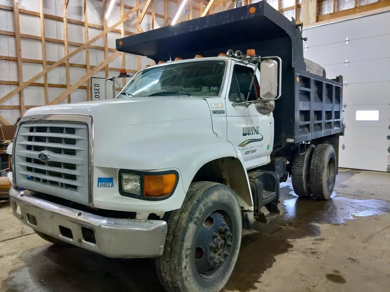 1998 Ford F-800 Equipment Image0