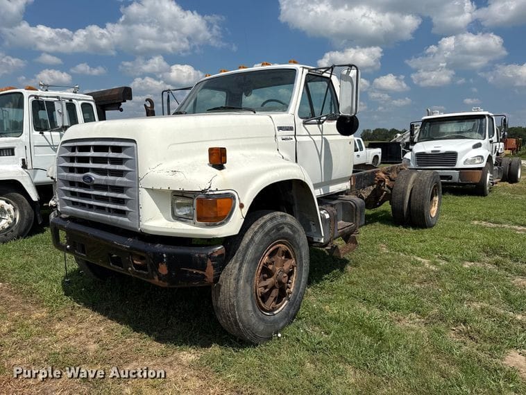 1998 Ford F-800 Equipment Image0