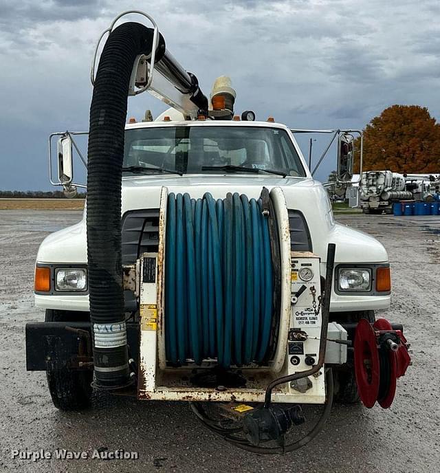 Image of Ford F-800 equipment image 1