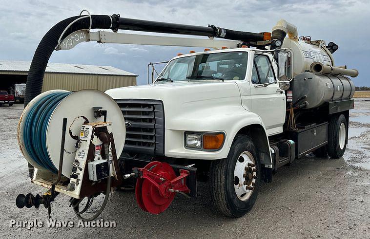 Image of Ford F-800 Primary image