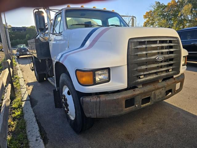 Image of Ford F-800 equipment image 1