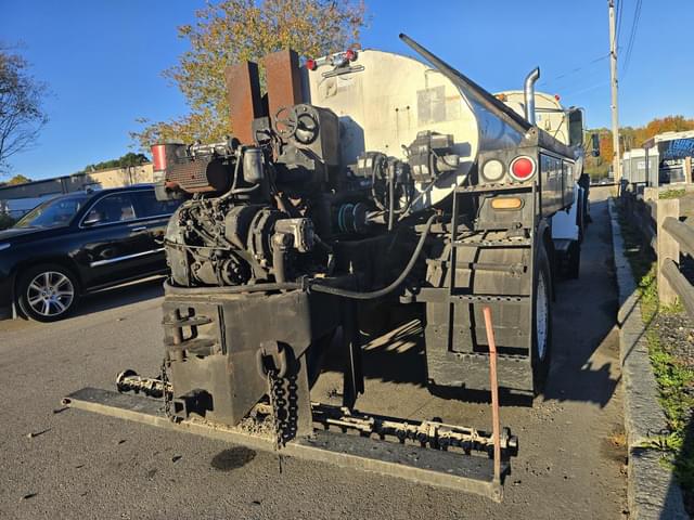 Image of Ford F-800 equipment image 4