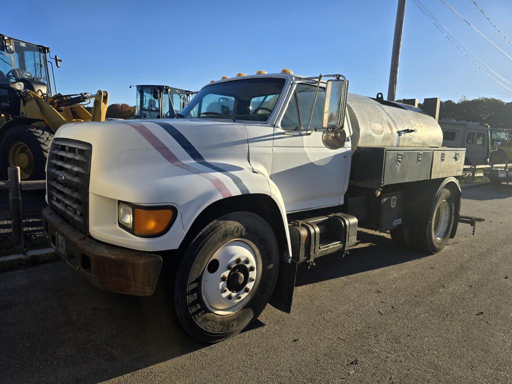 Image of Ford F-800 Primary image