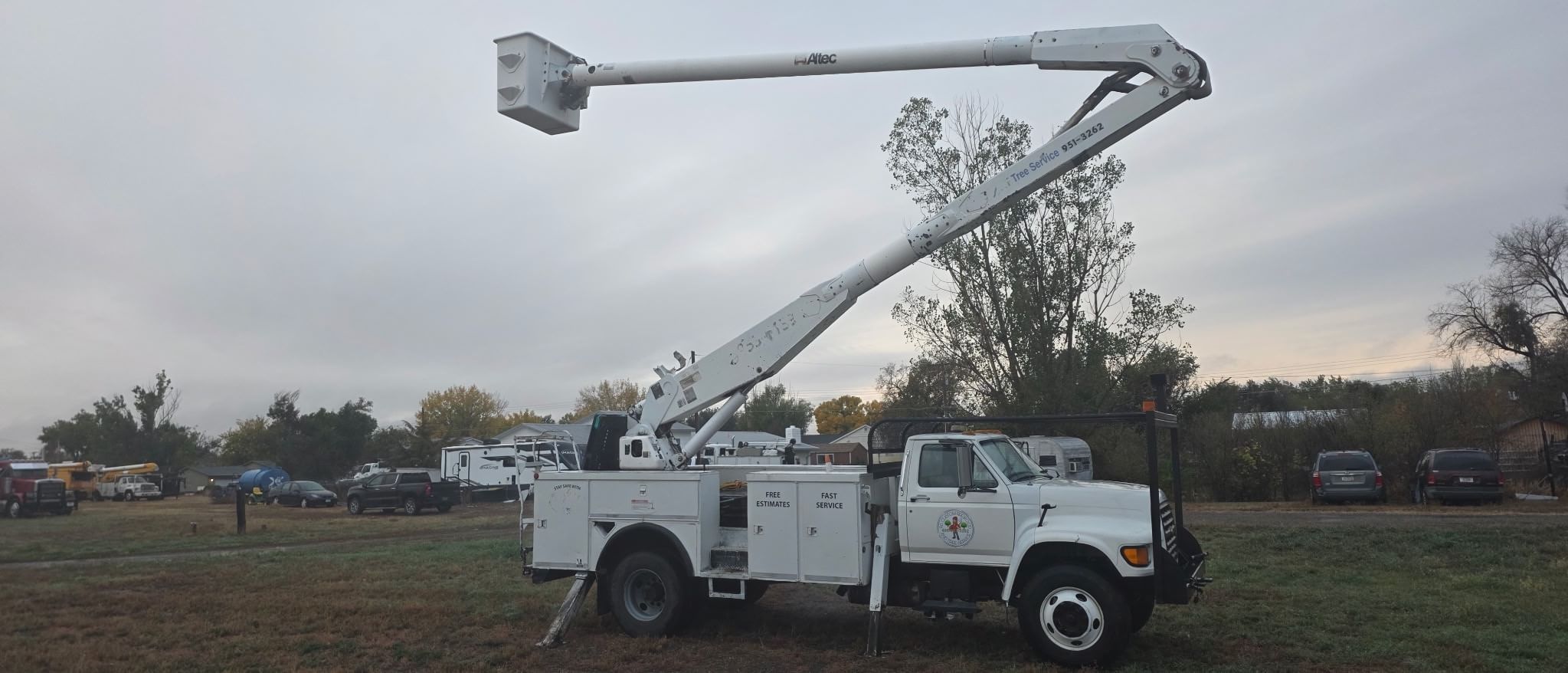 1998 Ford F-800 Equipment Image0