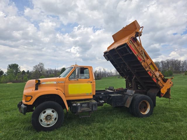Image of Ford F-800 equipment image 1