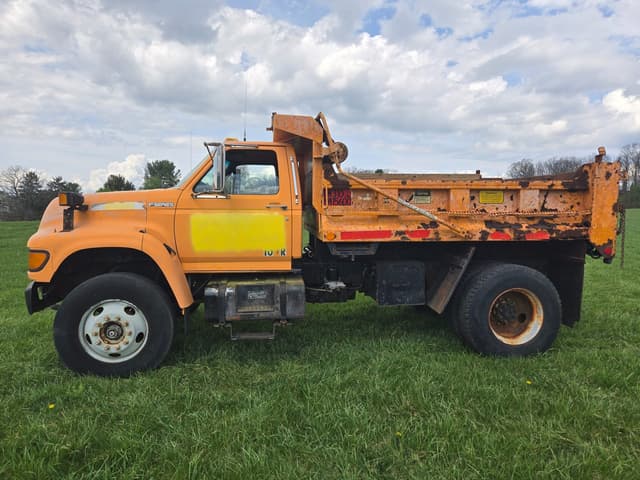 Image of Ford F-800 equipment image 2