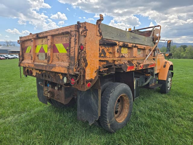 Image of Ford F-800 equipment image 4
