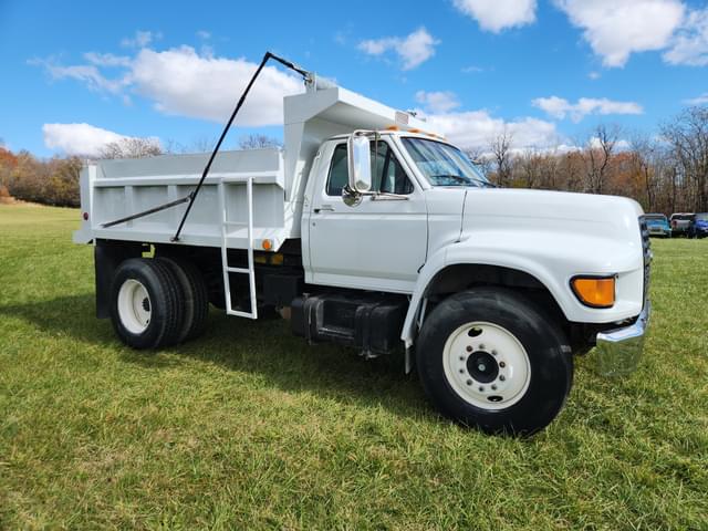 Image of Ford F-800 equipment image 3