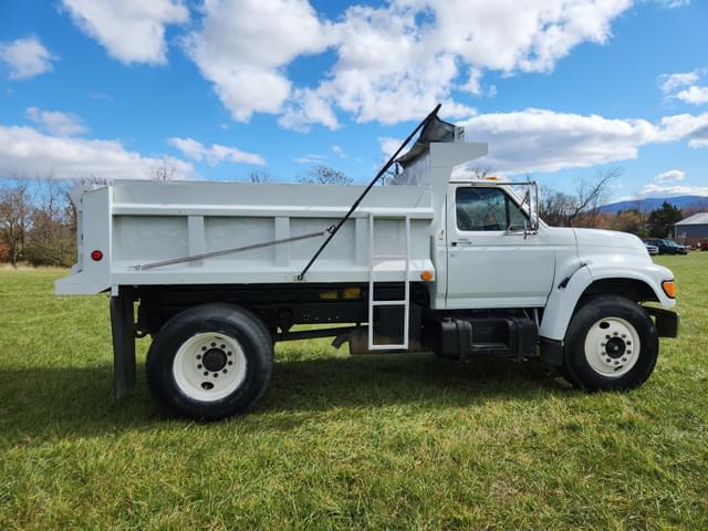 Image of Ford F-800 equipment image 4