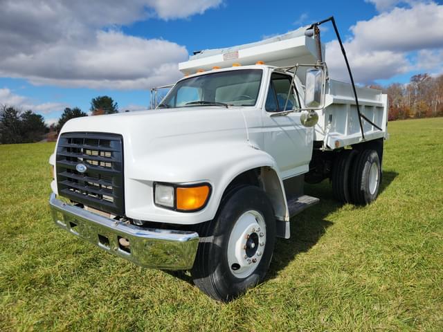 Image of Ford F-800 equipment image 1