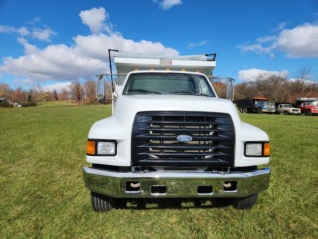 Image of Ford F-800 equipment image 2
