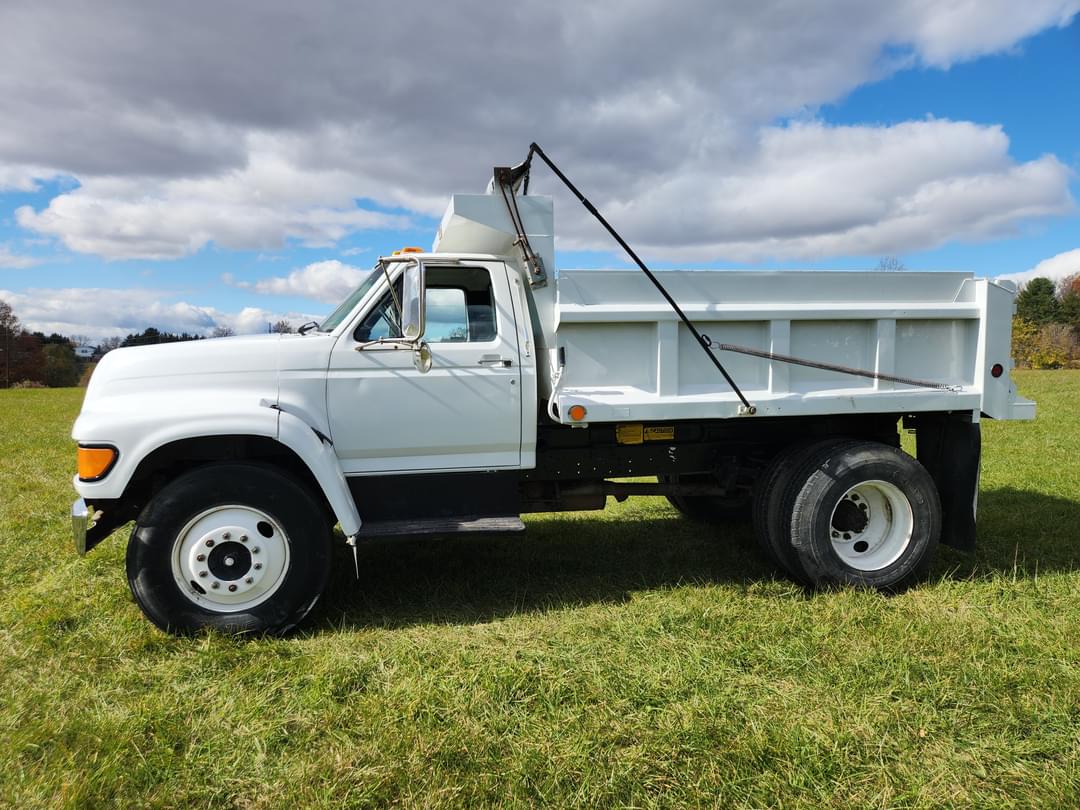 Image of Ford F-800 Primary image