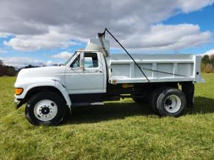 1998 Ford F-800 Image