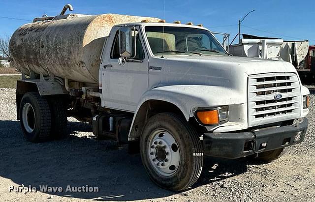 Image of Ford F-800 equipment image 2