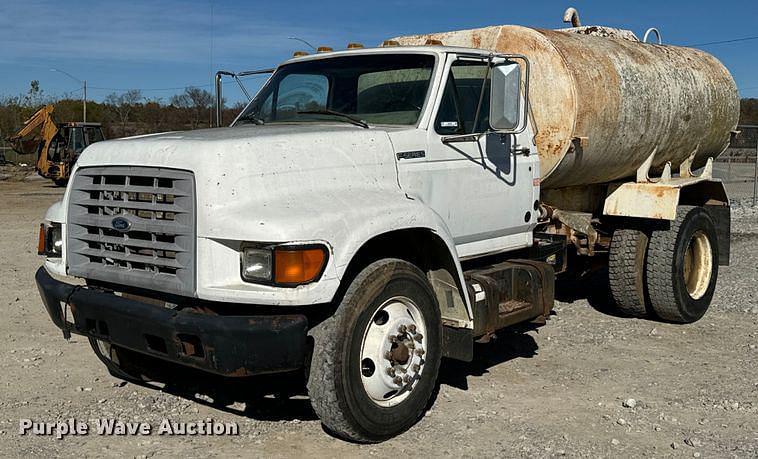 Image of Ford F-800 Primary image