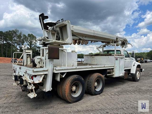 Image of Ford FT900 equipment image 3