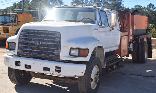 1998 Ford L7000 Equipment Image0