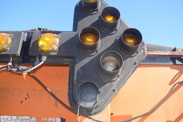 Image of Ford L7000 equipment image 4