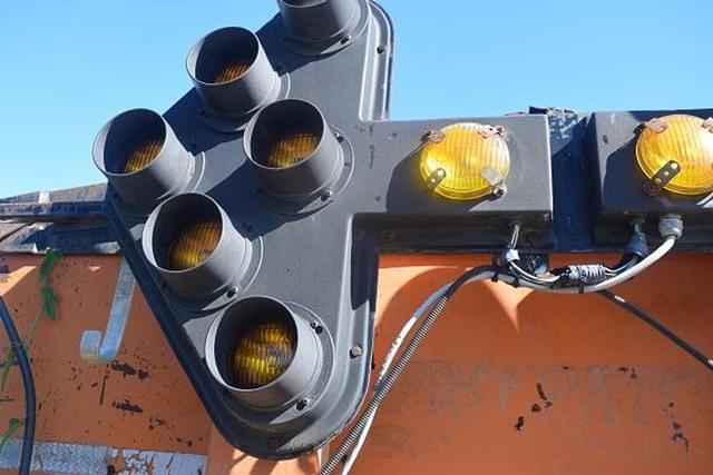 Image of Ford L7000 equipment image 3