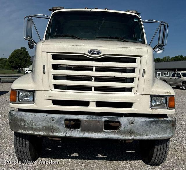 Image of Ford L8501 equipment image 1