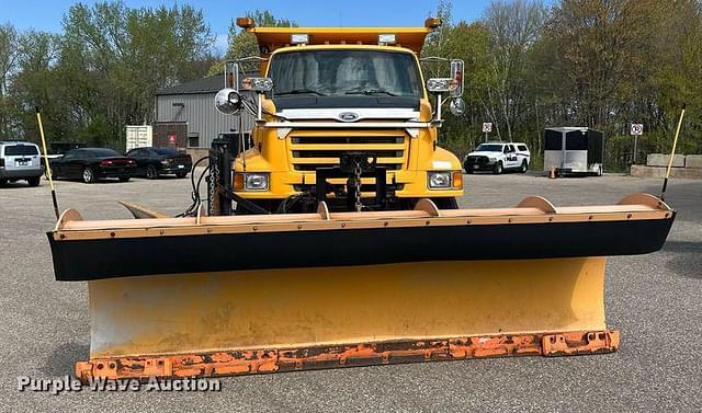 Image of Ford L8501 equipment image 1