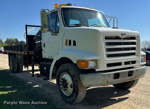 Image of Ford L8501 equipment image 2