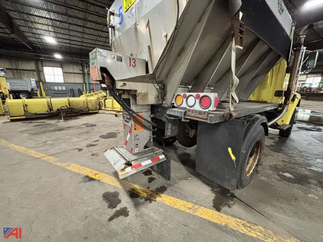 Image of Ford L8501 equipment image 2